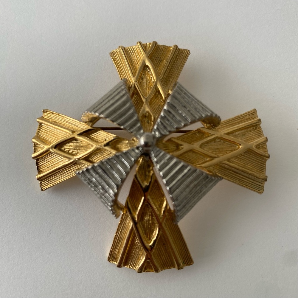Elegant Vintage Lisner Gold and Silver Cross Textured Brooch Intricate  Design